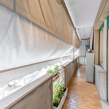 Colli Roomy With Parking Apartman *