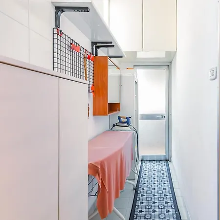 Colli Roomy With Parking