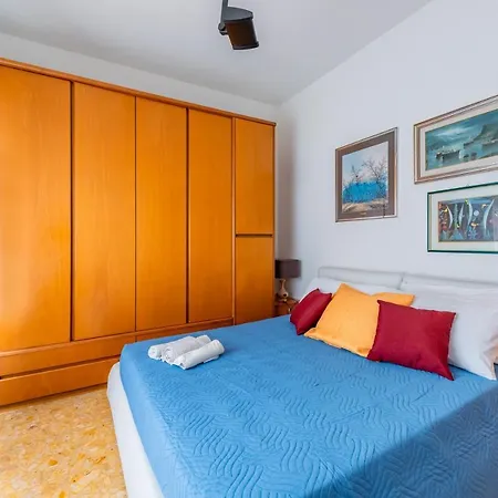 Colli Roomy With Parking Apartment